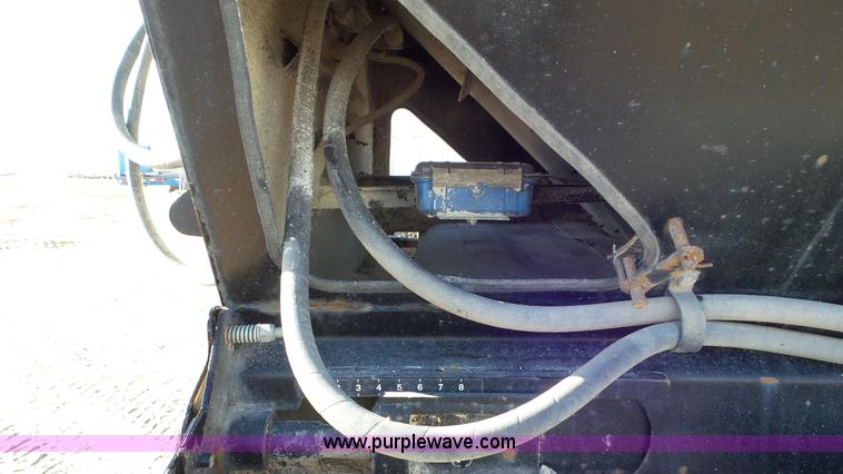 image for item J8368 2009 Aulick 4860543 live bottom trailer