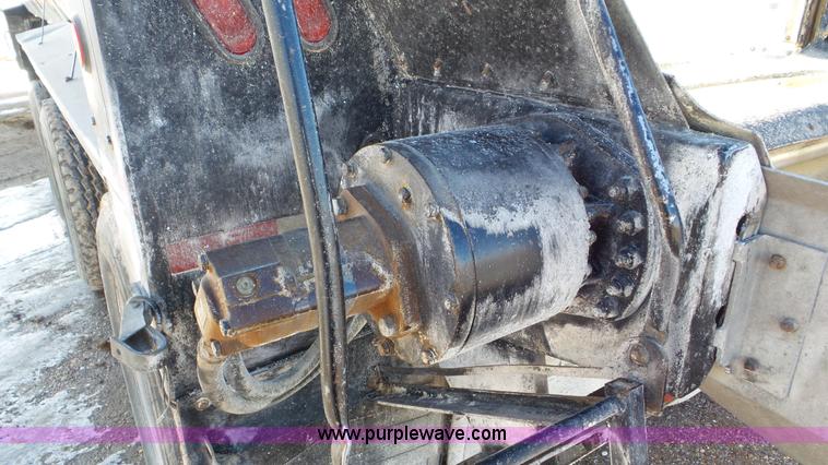 image for item J8368 2009 Aulick 4860543 live bottom trailer