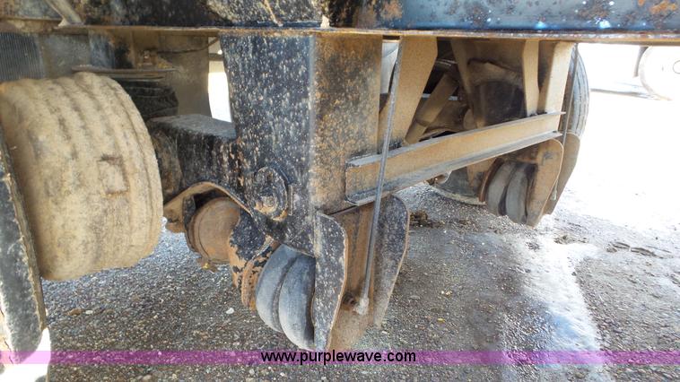 image for item J8368 2009 Aulick 4860543 live bottom trailer