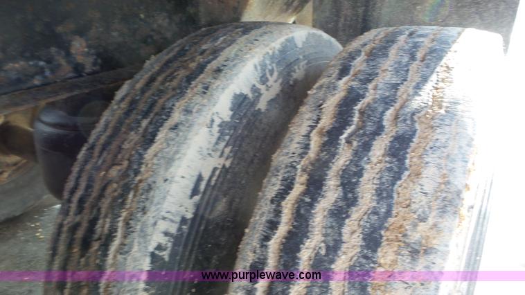 image for item J8368 2009 Aulick 4860543 live bottom trailer