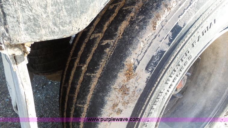 image for item J8368 2009 Aulick 4860543 live bottom trailer