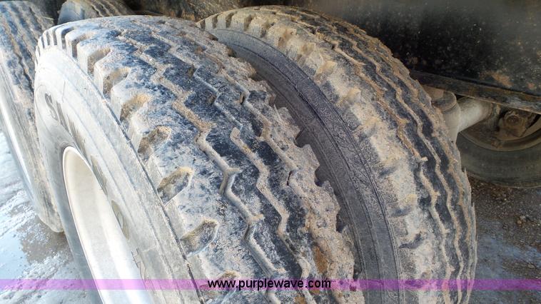 image for item J8368 2009 Aulick 4860543 live bottom trailer