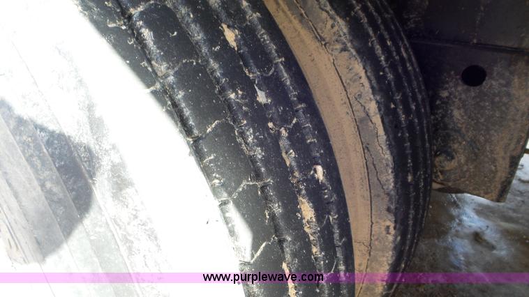 image for item J8369 2015 Bourbon GL48 livestock trailer