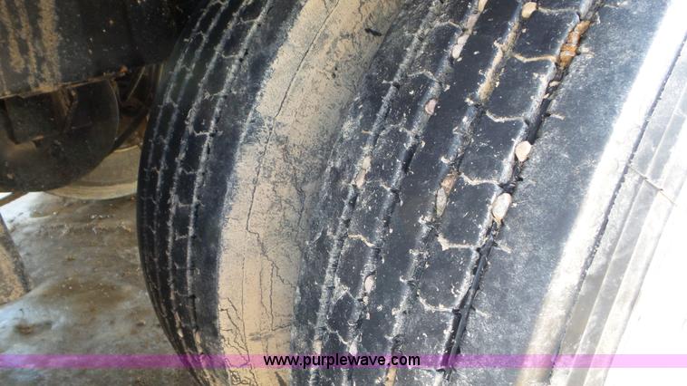 image for item J8369 2015 Bourbon GL48 livestock trailer