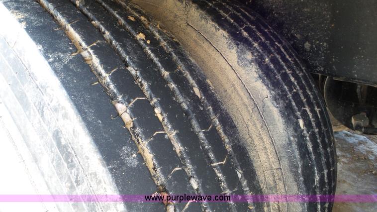 image for item J8369 2015 Bourbon GL48 livestock trailer