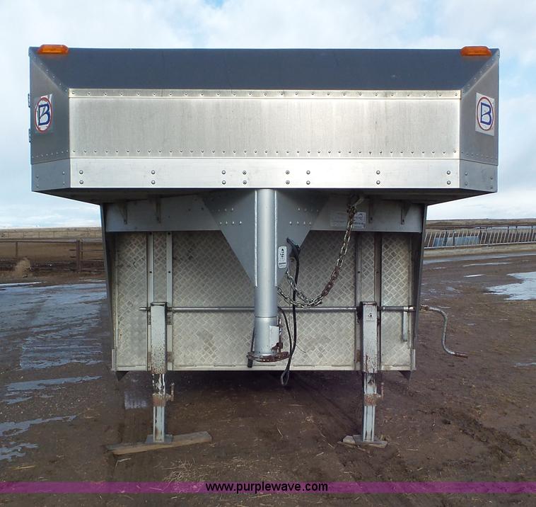 image for item J8370 2005 Barrett livestock trailer