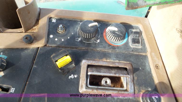 image for item K8306 2002 John Deere 7510 tractor