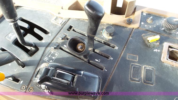 image for item K8306 2002 John Deere 7510 tractor