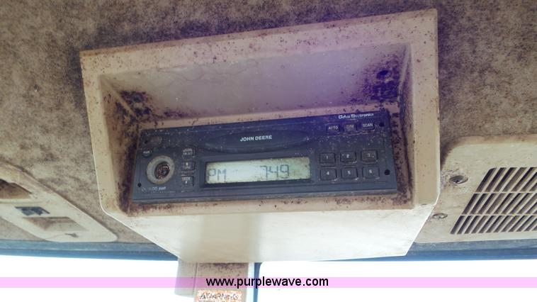 image for item K8306 2002 John Deere 7510 tractor