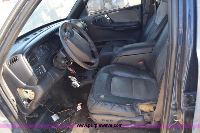 image for item L1054 2000 Dodge Durango SUV