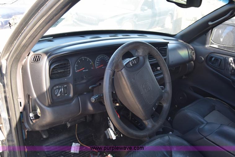 image for item L1054 2000 Dodge Durango SUV