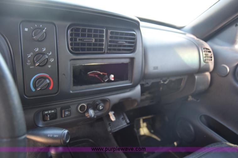 image for item L1054 2000 Dodge Durango SUV