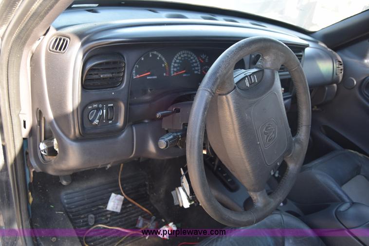 image for item L1054 2000 Dodge Durango SUV