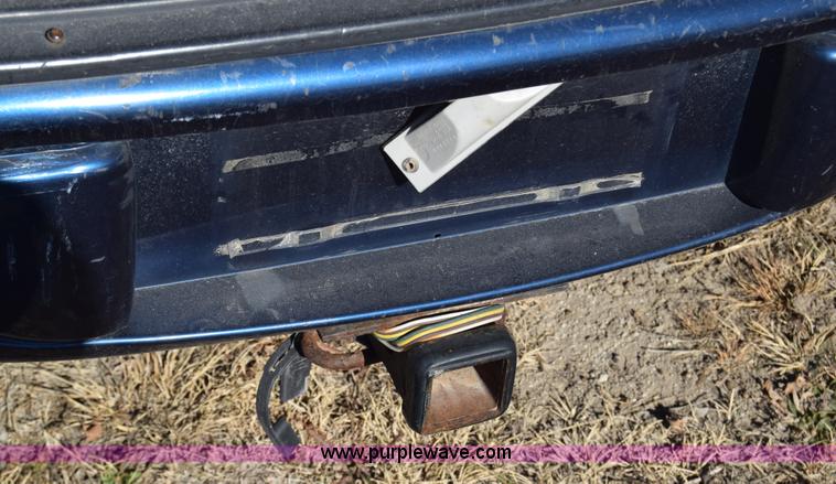 image for item L1054 2000 Dodge Durango SUV