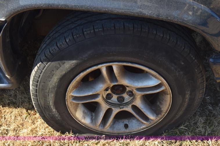 image for item L1054 2000 Dodge Durango SUV