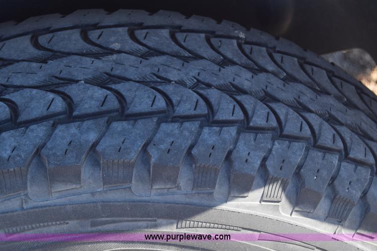 image for item L1054 2000 Dodge Durango SUV