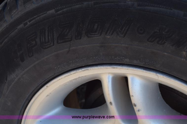 image for item L1054 2000 Dodge Durango SUV