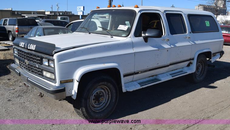 image for item L1055 1990 Chevrolet Suburban 2500 SUV