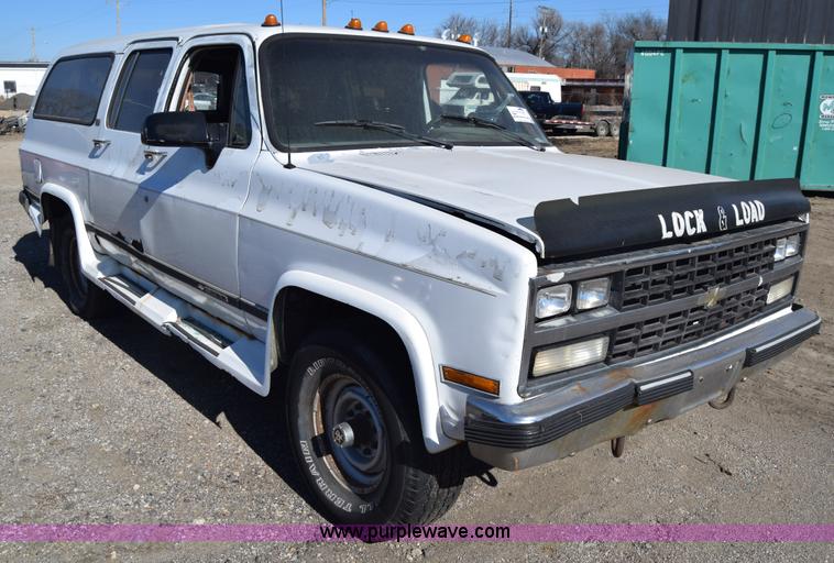 image for item L1055 1990 Chevrolet Suburban 2500 SUV