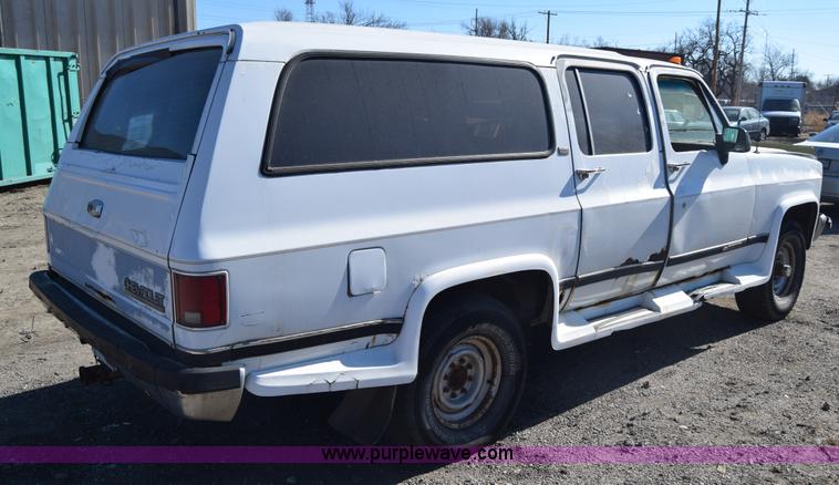 image for item L1055 1990 Chevrolet Suburban 2500 SUV