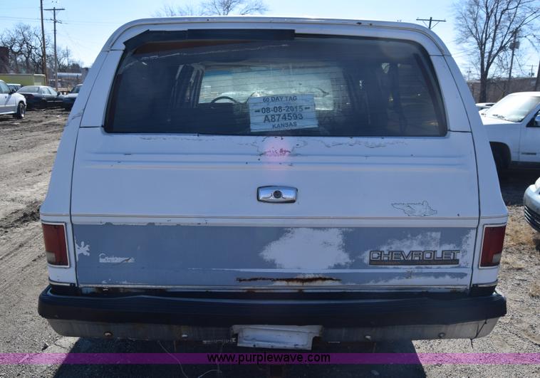 image for item L1055 1990 Chevrolet Suburban 2500 SUV