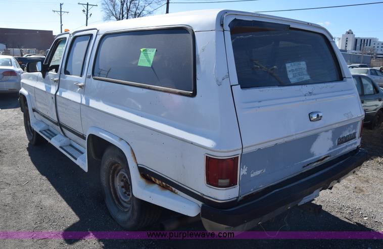 image for item L1055 1990 Chevrolet Suburban 2500 SUV