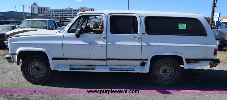image for item L1055 1990 Chevrolet Suburban 2500 SUV