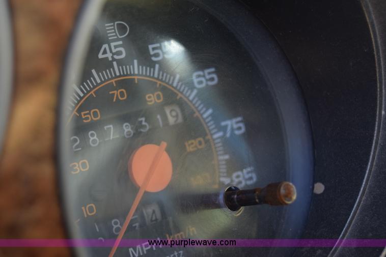 image for item L1055 1990 Chevrolet Suburban 2500 SUV