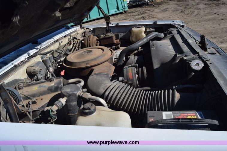 image for item L1055 1990 Chevrolet Suburban 2500 SUV