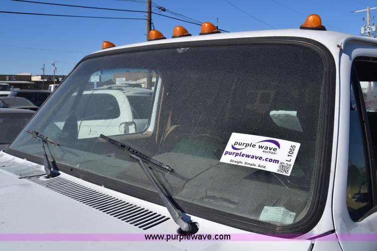 image for item L1055 1990 Chevrolet Suburban 2500 SUV