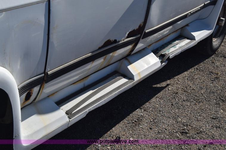 image for item L1055 1990 Chevrolet Suburban 2500 SUV