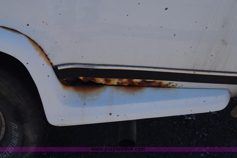 image for item L1055 1990 Chevrolet Suburban 2500 SUV