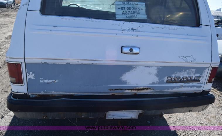 image for item L1055 1990 Chevrolet Suburban 2500 SUV