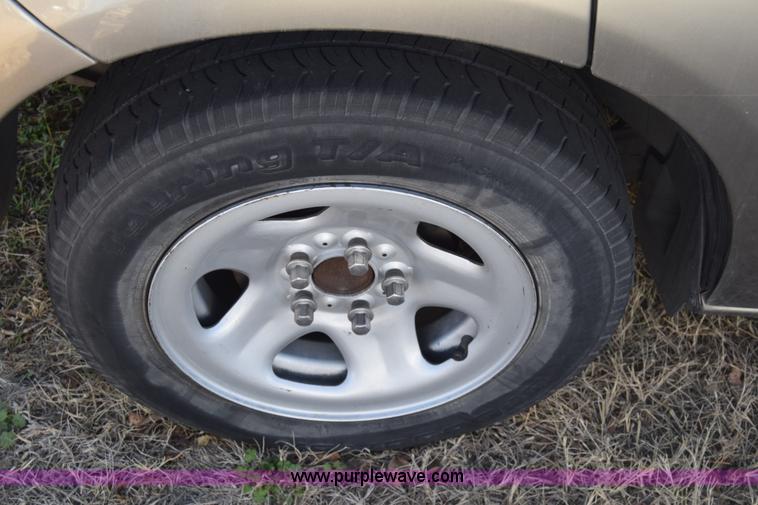 image for item L1056 2008 Dodge Caliber SE