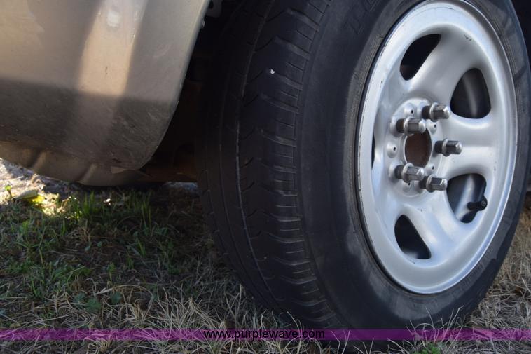 image for item L1056 2008 Dodge Caliber SE