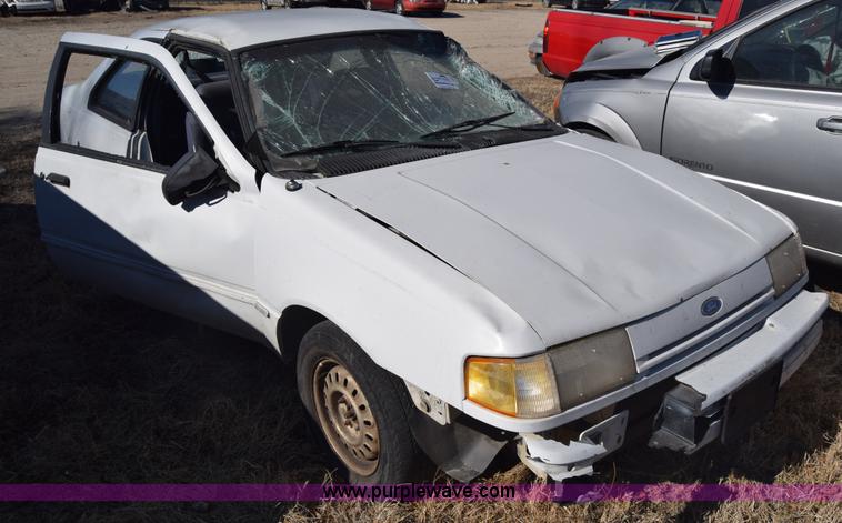 image for item L1057 1993 Ford Tempo GL