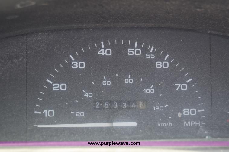 image for item L1057 1993 Ford Tempo GL