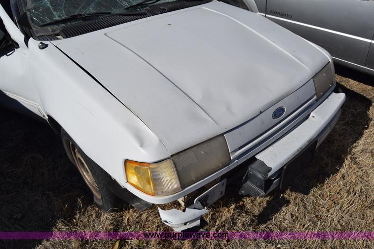 image for item L1057 1993 Ford Tempo GL