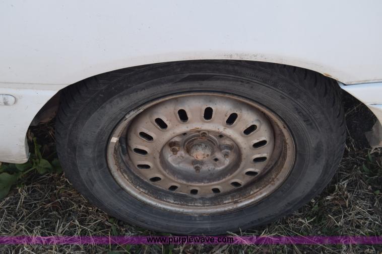 image for item L1057 1993 Ford Tempo GL