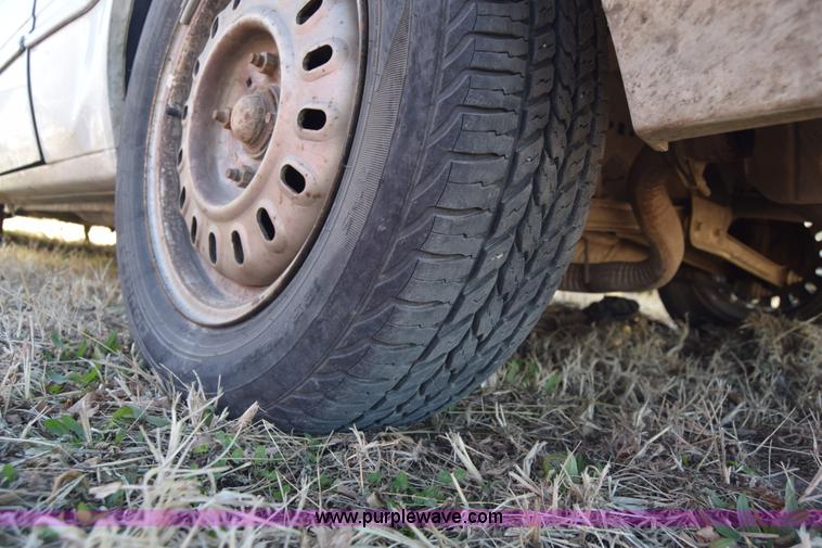 image for item L1057 1993 Ford Tempo GL