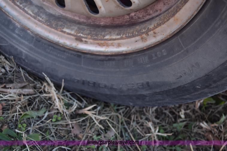 image for item L1057 1993 Ford Tempo GL