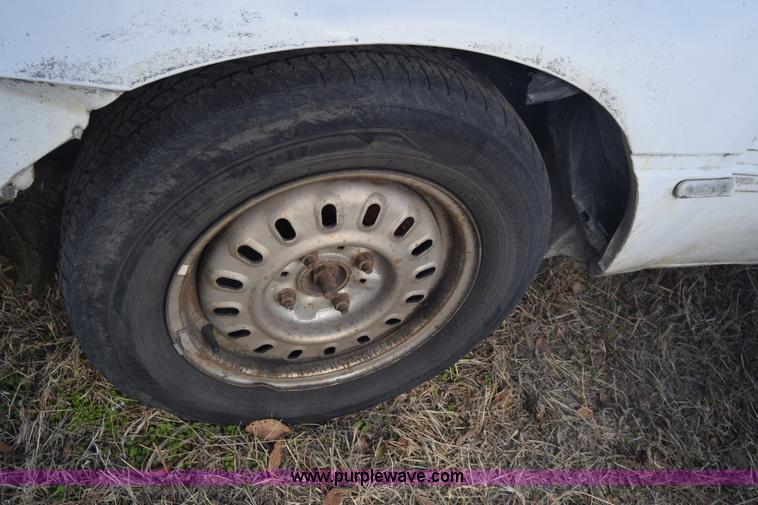 image for item L1057 1993 Ford Tempo GL