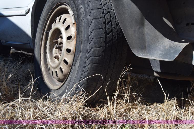 image for item L1057 1993 Ford Tempo GL