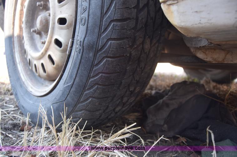 image for item L1057 1993 Ford Tempo GL