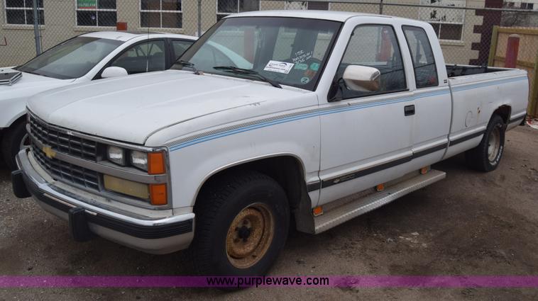 image for item L1063 1988 Chevrolet 1500 Ext. Cab pickup truck