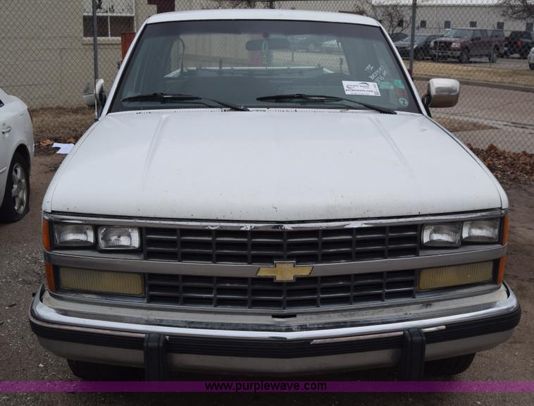image for item L1063 1988 Chevrolet 1500 Ext. Cab pickup truck