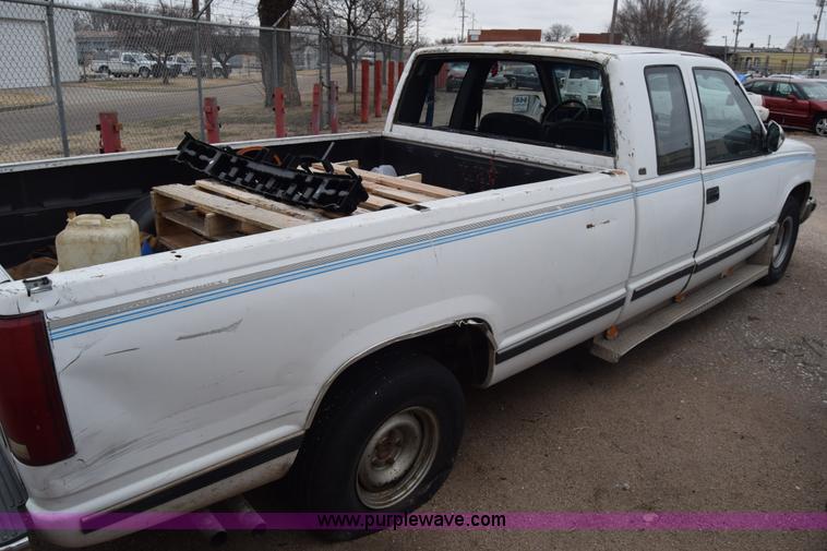image for item L1063 1988 Chevrolet 1500 Ext. Cab pickup truck
