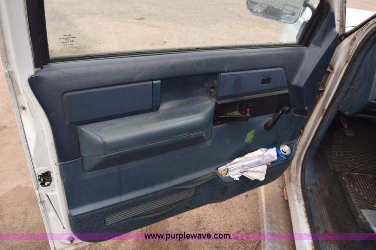 image for item L1063 1988 Chevrolet 1500 Ext. Cab pickup truck