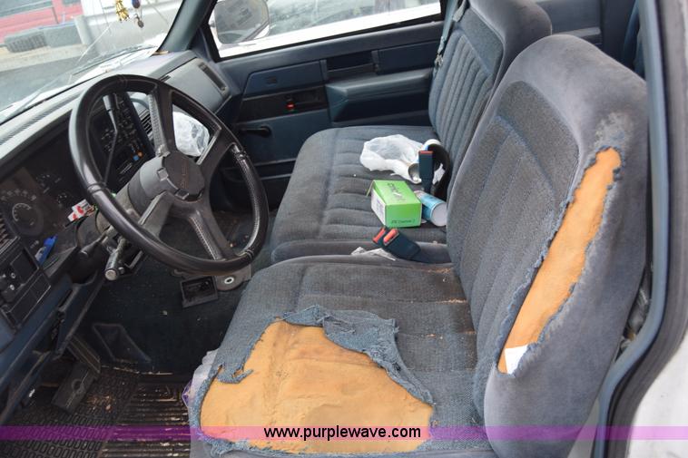 image for item L1063 1988 Chevrolet 1500 Ext. Cab pickup truck