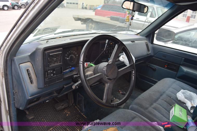 image for item L1063 1988 Chevrolet 1500 Ext. Cab pickup truck